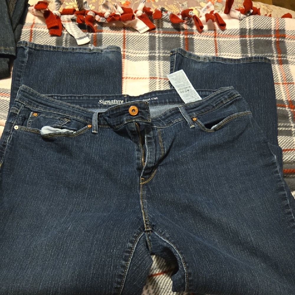 Signature Women's Dark Blue Relaxed Jeans 34x32